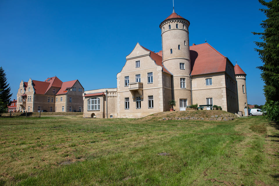 Ein altertümlichaussehendes Gebäude